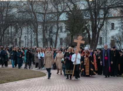 Віра під обстрілами: у Софії Київській пройшла Хресна дорога за українських захисників