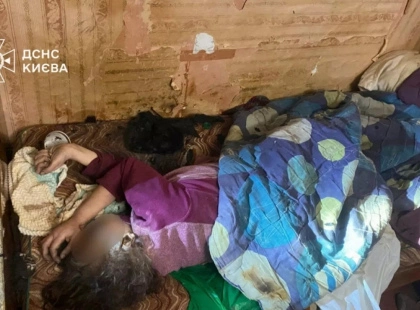 Пожежа на Харківському шосе: у Києві жінку винесли із задимленої квартири