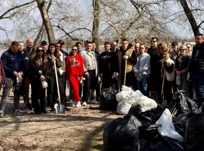 Толока на Оболоні: кияни вивезли 27 кубів сміття з прибережної зони