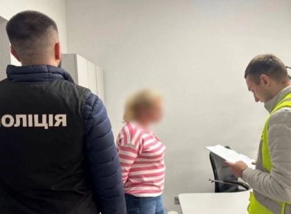 У Києві судитимуть посадовицю та підприємця за розтрату понад 500 тис. грн на канцелярії для шкіл