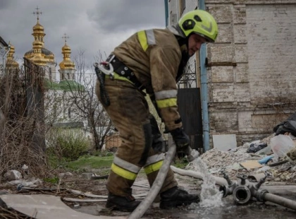 Дим над Лаврою: на Печерську сталася пожежа поблизу святині