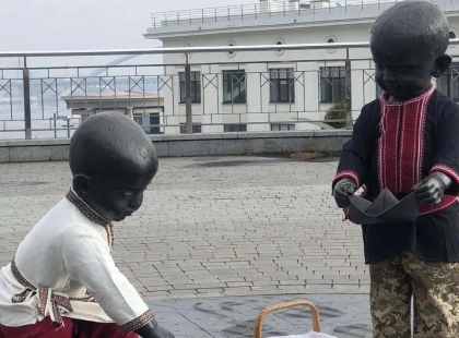 Великдень у Києві: малюків-засновників на Поштовій площі вдягнули у вишиванки