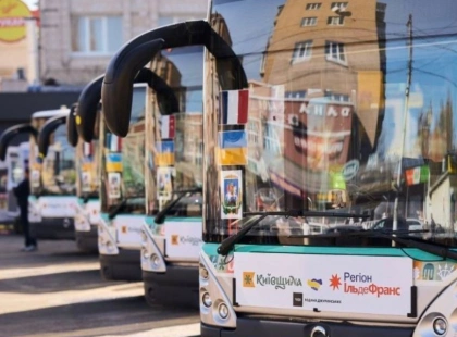 Безкоштовний транспорт для всіх: у Василькові запустили нові автобуси з Франції