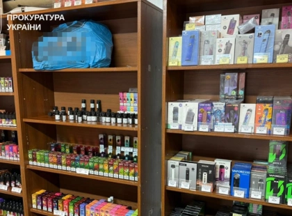 “Бездимна” мережа на мільйони: у Києві та п’яти областях викрили масштабний вейп-бізнес