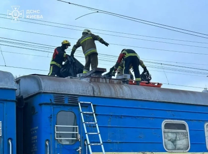 Підліток у Києві вижив після удару струмом у 27 тисяч вольт: лікарі борються за його життя