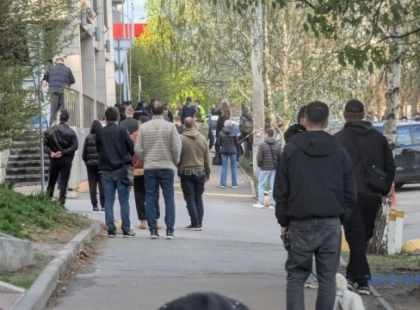 Стрілянина у Києві: рятувальники евакуювали поранених під час пожежі в Голосіївському районі