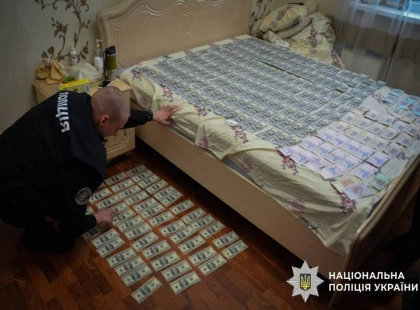 У Києві викрили схему легалізації іноземців за $3000: організатору повідомили про підозру