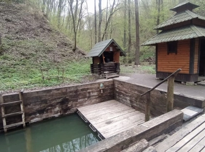 У Голосіївському парку попередили про небезпечну воду з криниці біля Китаївської купелі