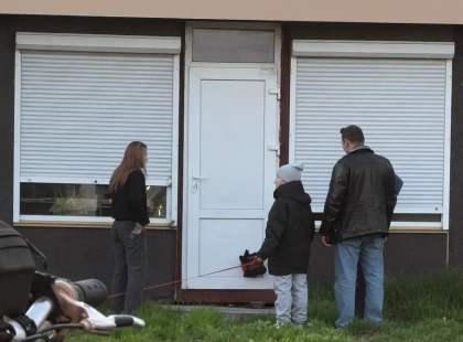 На Позняках собаки опинилися замкненими в приміщенні: один пес прогриз двері, щоб вибратися