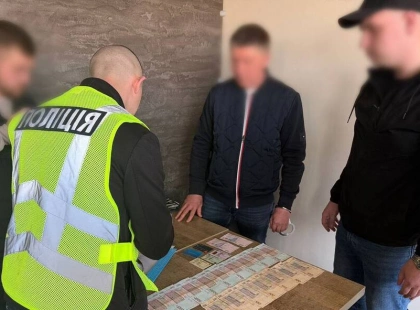 У Києві викрили схему «платних» черг у сервісних центрах МВС