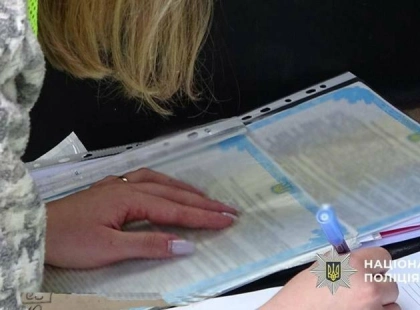 У Києві викрили схему продажу відстрочок: чиновниця та тисяча фальшивих актів опіки