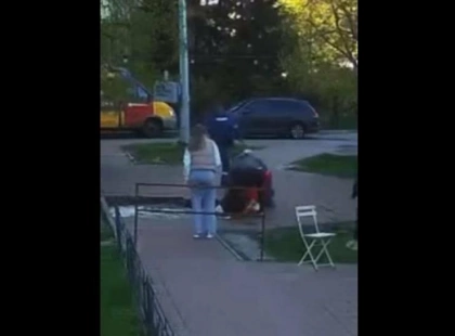 Жінка провалилася під землю в Києві: що сталося на Оболоні та чому це могло закінчитися трагедією