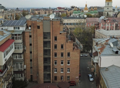 На Рейтарській відновлюють унікальну будівлю 80-х із терасою на даху та видом на Софію Київську