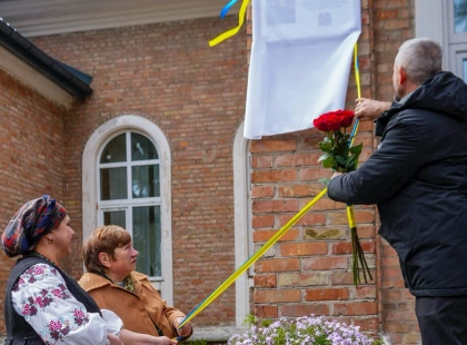 У Бучі відкрили меморіальну дошку художниці Любові Панченко: фото та деталі події