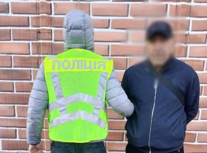 «Попутний» грабіж у столиці: іноземець викрадав гроші у водіїв-експедиторів