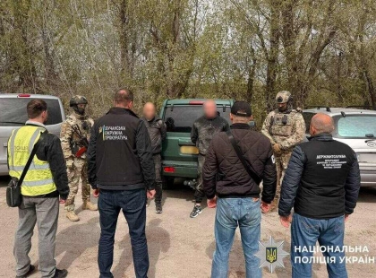 Гуманітарні авто замість допомоги продавали онлайн: на Київщині розкрили схему