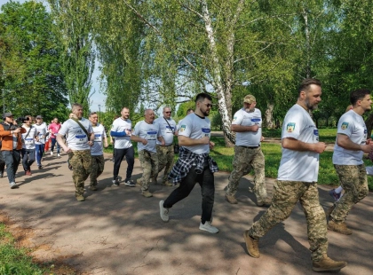 На ВДНГ відбувся забіг єдності: як сотні учасників збирали кошти для морської піхоти