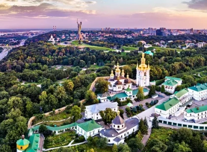 Погода в Києві на початку тижня: синоптики прогнозують дощі вночі та до +22° вдень