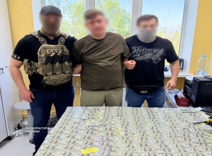 У Києві затримали лікарів за вимагання $25 тис. за інвалідність: деталі справи