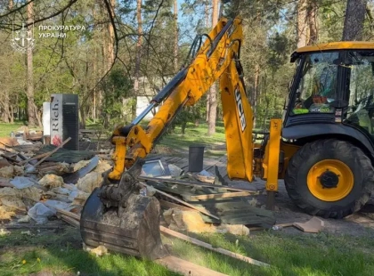 У парку «Партизанська слава» в Києві демонтували незаконне кафе та альтанки — рішення суду виконано