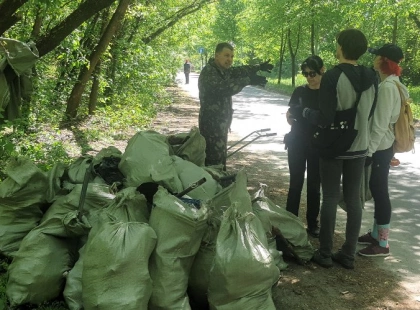 У Пущі-Водиці кияни вийшли на толоку проти забудови: як захищають віковий ліс