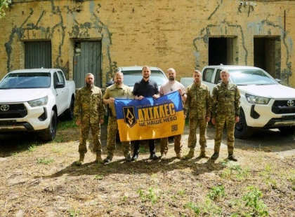 Київщина передала пікапи бригаді «Ахіллес»: як посилюють українських захисників на фронті