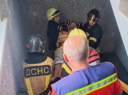 В Ірпені чоловік упав з 8-го поверху на дах магазину: постраждалого госпіталізували