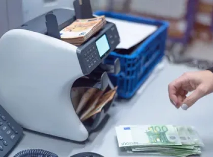 Курс валют у Києві 22 травня: де найвигідніше купити та обміняти долари й євро