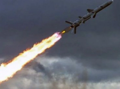 У центрі Києва повідомляють про серію прильотів у районі Майдану Незалежності