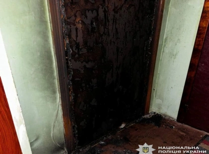 У Броварах чоловік підпалив двері квартири колишньої дружини: йому повідомили про підозру