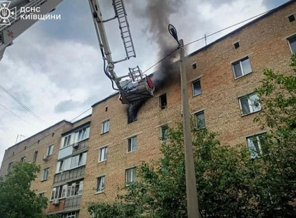 В Ірпені під час пожежі рятувальники зняли чоловіка з п’ятого поверху