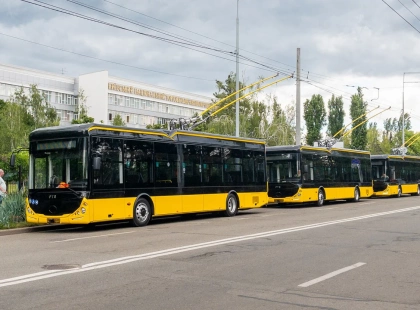 До Києва вперше за 5 років прибули нові тролейбуси PTS T12309