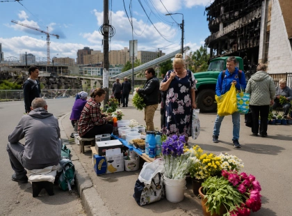 До зруйнованого Лук’янівського ринку повертаються продавці