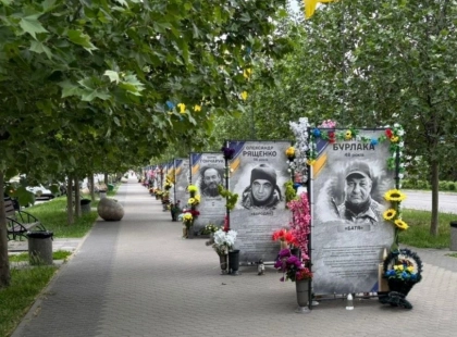 На Київщині покарали батьків школярок за танці під російську музику на Алеї Слави