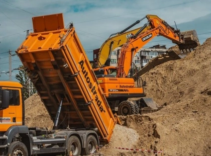 Біля метро «Чернігівська» у Києві повністю демонтували аварійний шляхопровід