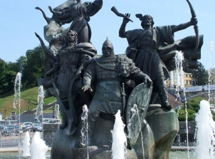 Київ святкує 1544-річчя під звуки сирен: як столиця проживає День міста під час війни