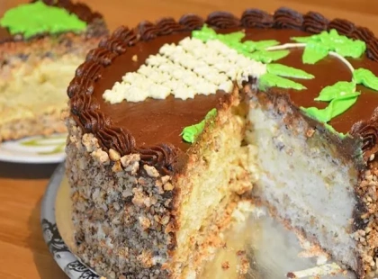 Чому «Київський торт» у меню часто називають «КСК»: пояснення кондитерського сленгу