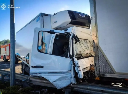 Потрійна ДТП на Фастівщині: рятувальники деблокували водія вантажівки після зіткнення