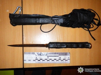 У Києві ремонтника підозрюють у розбійному нападі на 75-річну пенсіонерку