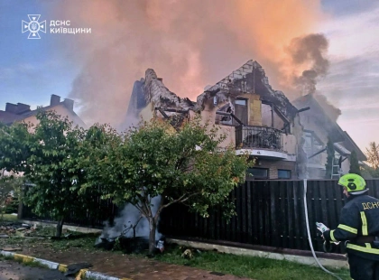 Пожежі в Бучі, Крюківщині та Софіївській Борщагівці: рятувальники ліквідовують наслідки нічної атаки на Київщину