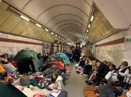 У метро Києва можуть заборонити намети під час тривог: через них бракує місця в укриттях