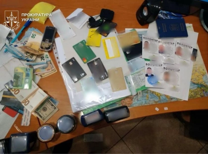 У Києві засудили засновника фонду за схему незаконного виїзду за 12 тис. доларів