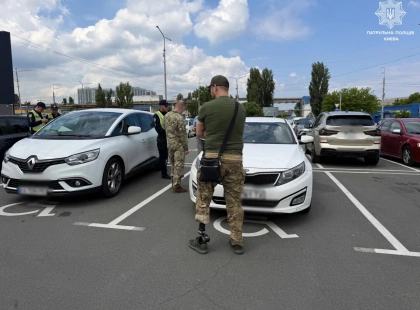 У Києві провели рейд проти незаконного паркування на місцях для людей з інвалідністю