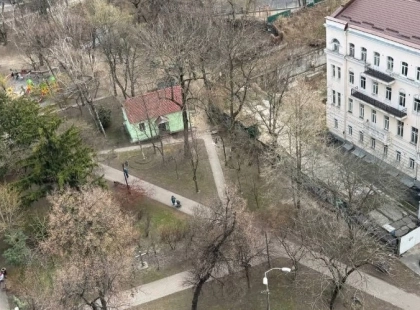 У Києві урізали межі Літературного скверу: частину зеленої зони передали під забудову