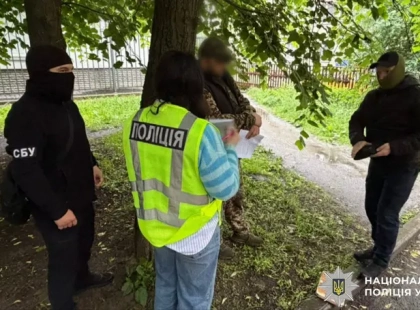 На Київщині викрили працівника ТЦК, який вимагав $5 тис. за переведення військового в тил