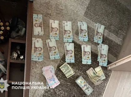 У Києві викрили 18-річного шахрая, який продавав військовим неіснуючі пікапи