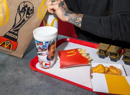McDonald’s запускає футбольне меню FIFA World Cup 2026: чи з’являться у Києві склянки Бекхема і Роналдіньйо