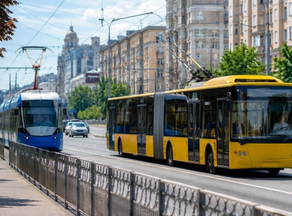 Через ярмарки у Києві змінять маршрути автобусів і тролейбуса на вихідних