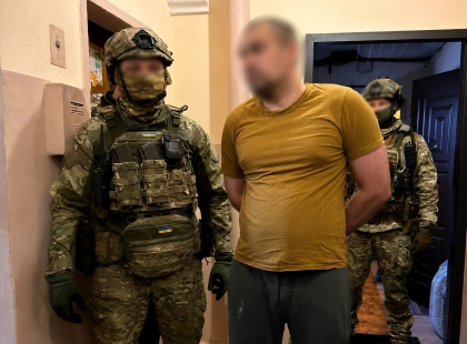 Продавав зброю через соцмережі та пошту: у Києві затримали торговця зброєю