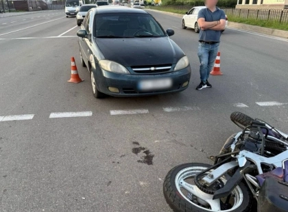 У Броварах мотоцикліст потрапив у ДТП з легковиком: водія госпіталізовано, поліція розслідує аварію